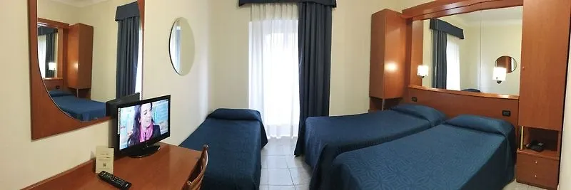 Hotel Aurora Milán 0*,
